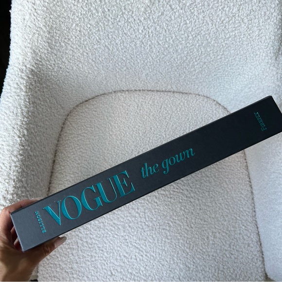 Vogue ‘The Gown’ coffee table book- limited edition! - Picture 11 of 11